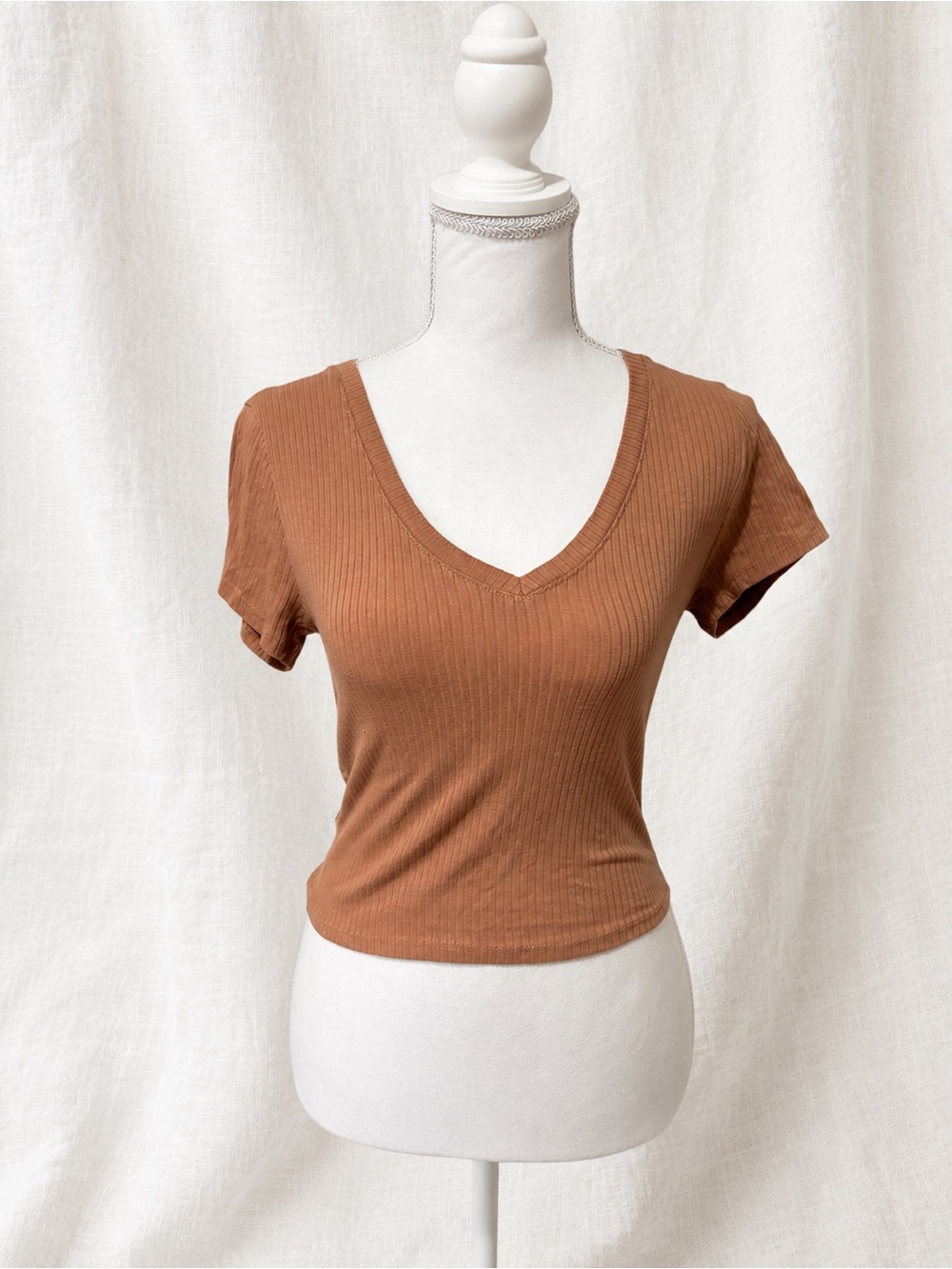 Bozzolo Rust Brown Ribbed V‑Neck Crop Top